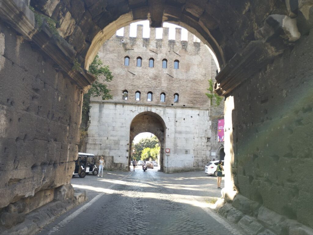 porta-san-sebastiano-via-appia-guide