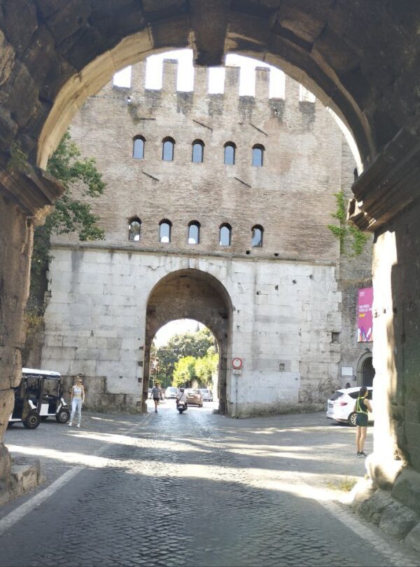 porta-san-sebastiano-via-appia-guide