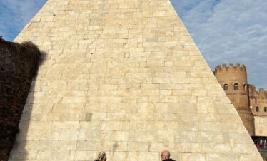 piramide-cestia-via-appia-guide2