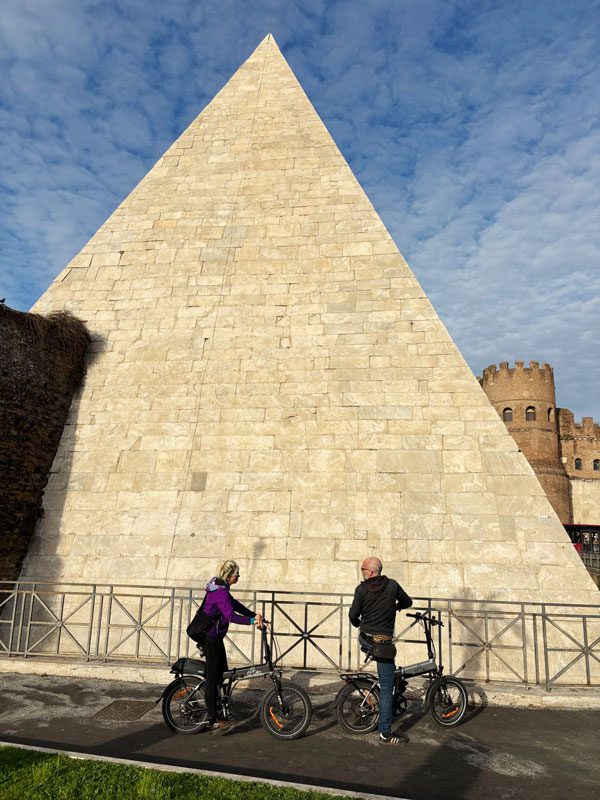 piramide-cestia-via-appia-guide2