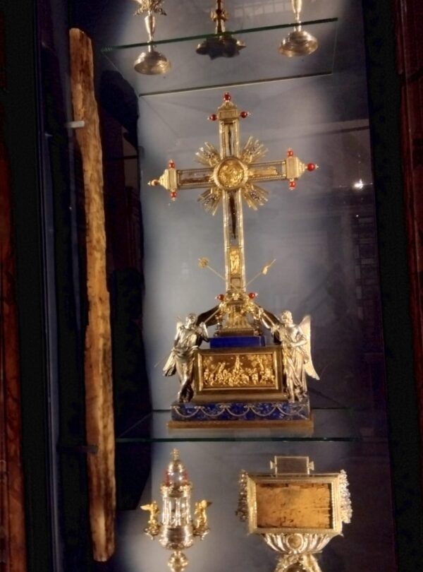 reliquia santa croce via appia guide